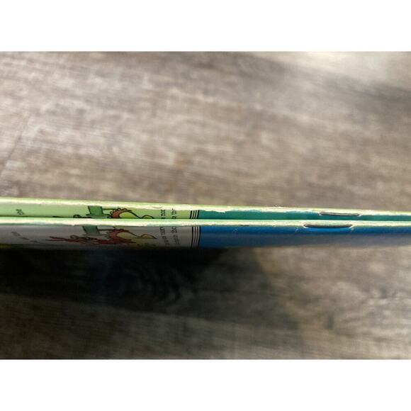 Vintage 1976 Little Golden Books & Cassette Jingle Bells 12 Days of Christmas - Picture 10 of 10